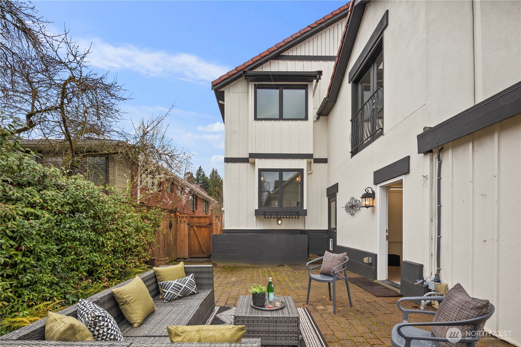 4003 E Newton Street , Seattle, WA 98112