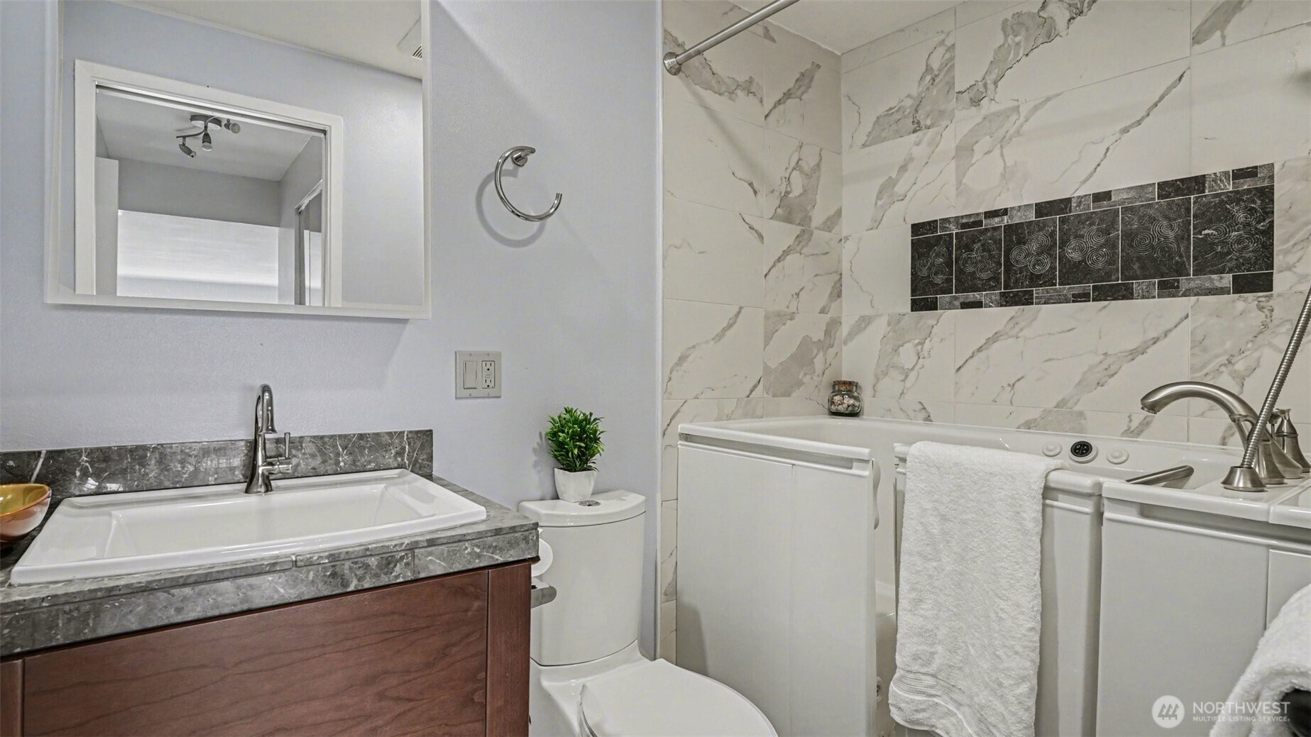 3601 24th Avenue W #306, Seattle, WA 98199