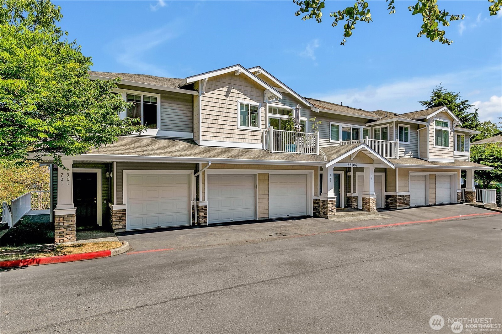 22106 41st Place S #302, Kent, WA 98032