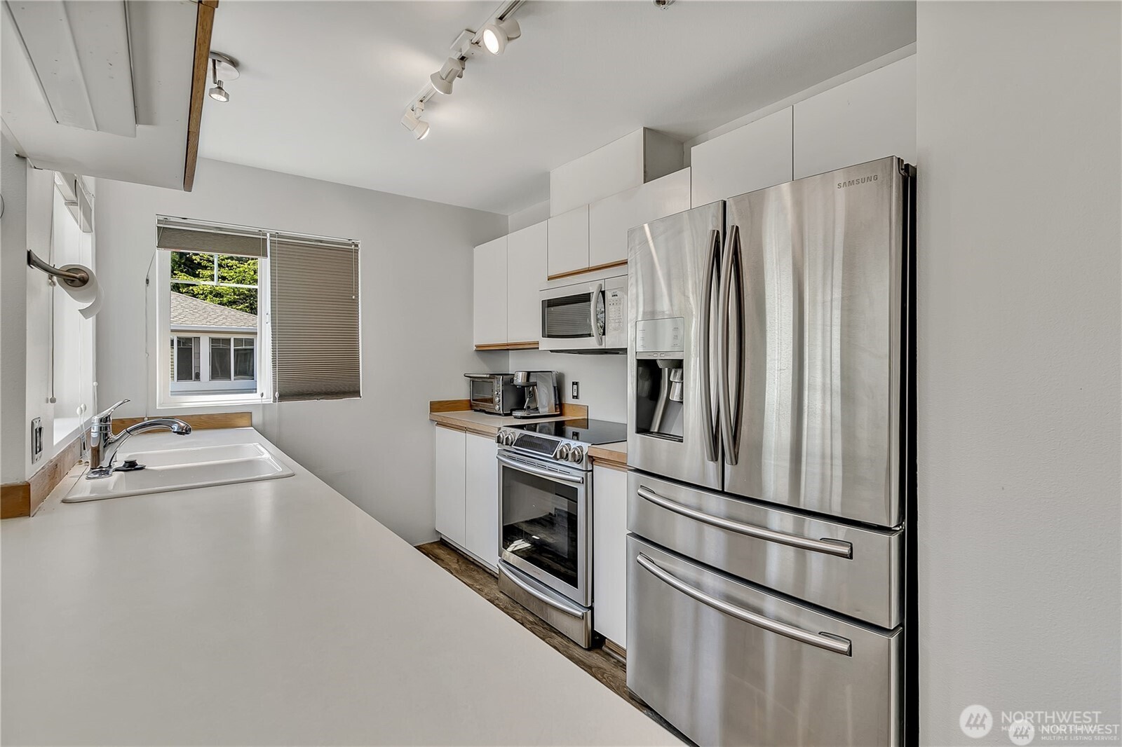 22106 41st Place S #302, Kent, WA 98032