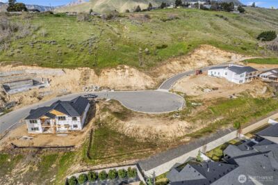 978 Spring Mountain Drive , Wenatchee, WA 98801 - Photo 4