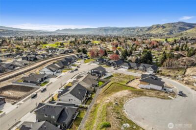 978 Spring Mountain Drive , Wenatchee, WA 98801 - Photo 7