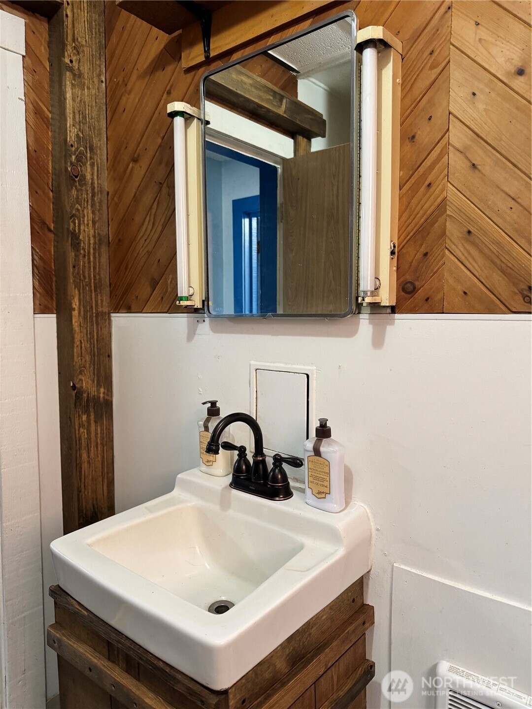 61 N Kean Street , Republic, WA 99166