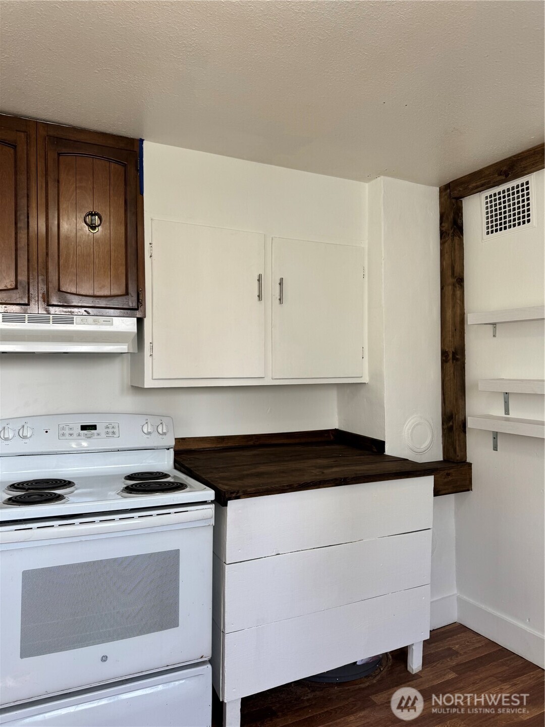 61 N Kean Street , Republic, WA 99166