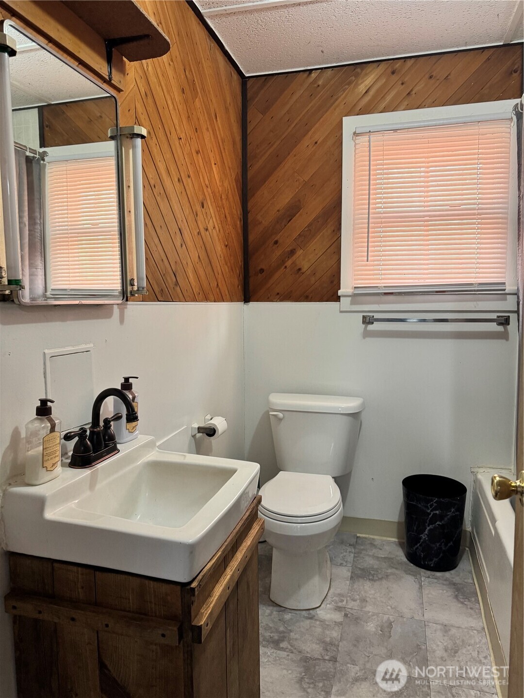 61 N Kean Street , Republic, WA 99166