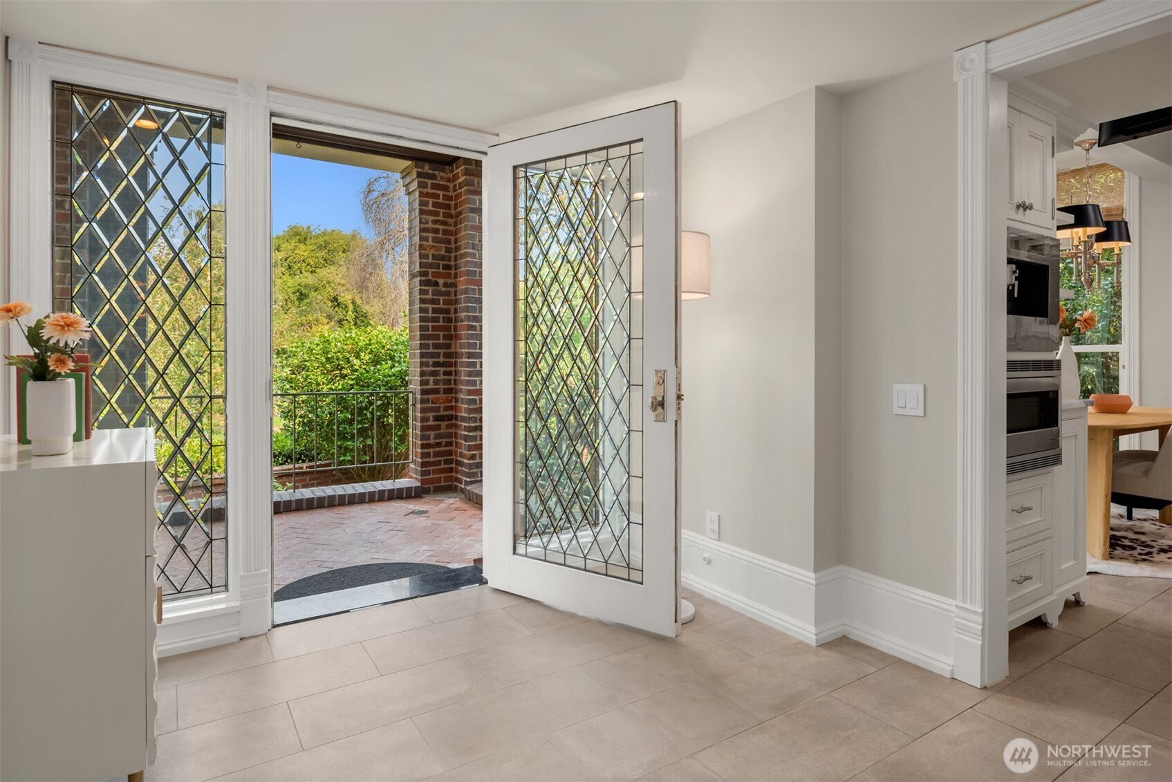 718 E Aloha Street #10, Seattle, WA 98102