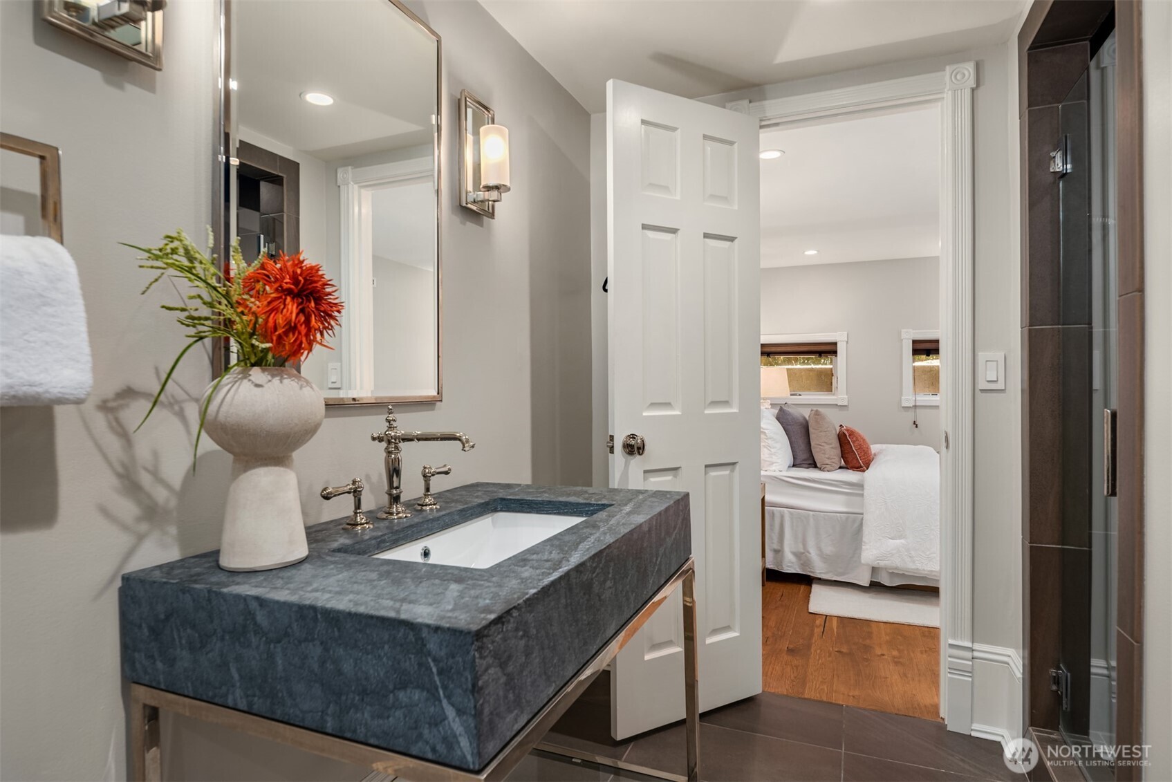 718 E Aloha Street #10, Seattle, WA 98102