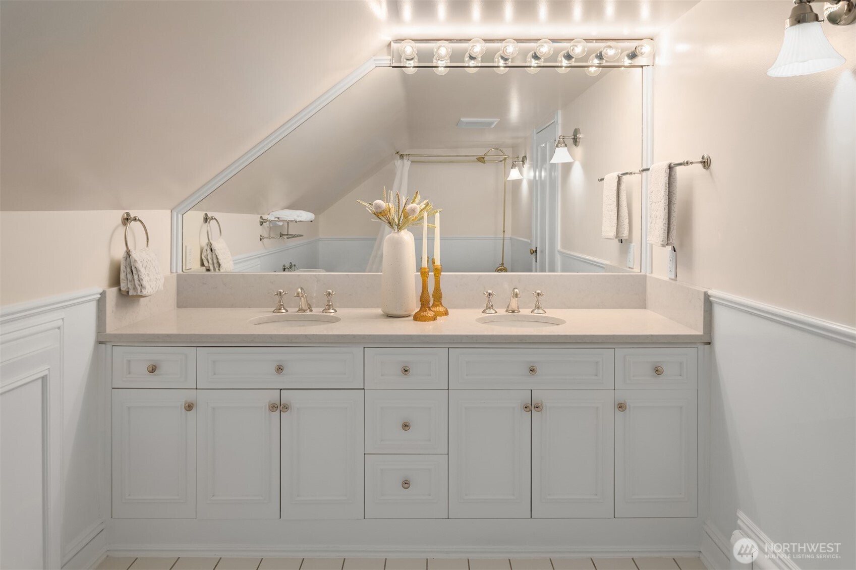 718 E Aloha Street #10, Seattle, WA 98102