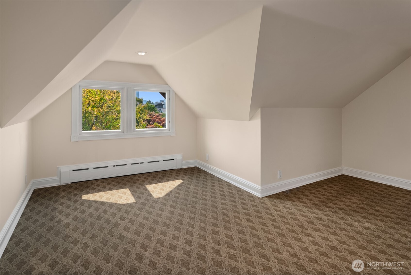 718 E Aloha Street #10, Seattle, WA 98102