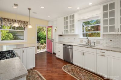 2616 Franklin Avenue E, Seattle, WA 98102-3219 - Photo 19