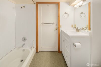 2616 Franklin Avenue E, Seattle, WA 98102-3219 - Photo 25