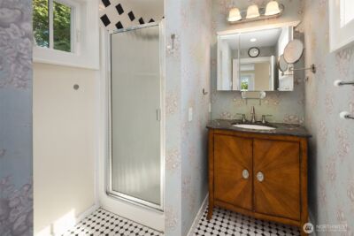 2616 Franklin Avenue E, Seattle, WA 98102-3219 - Photo 9