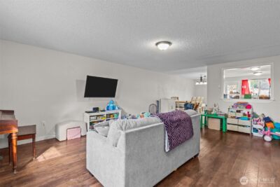 1711 4th Avenue NW, Puyallup, WA 98371 - Photo 2