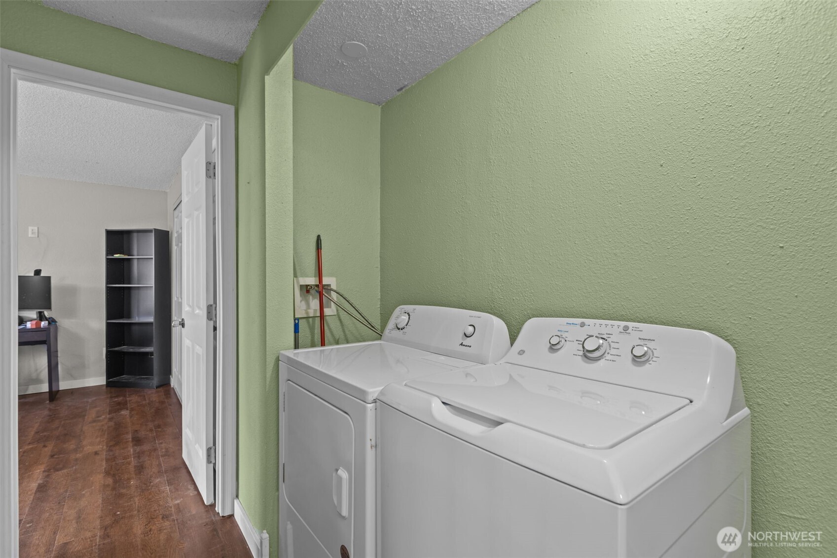 1711 4th Avenue NW, Puyallup, WA 98371