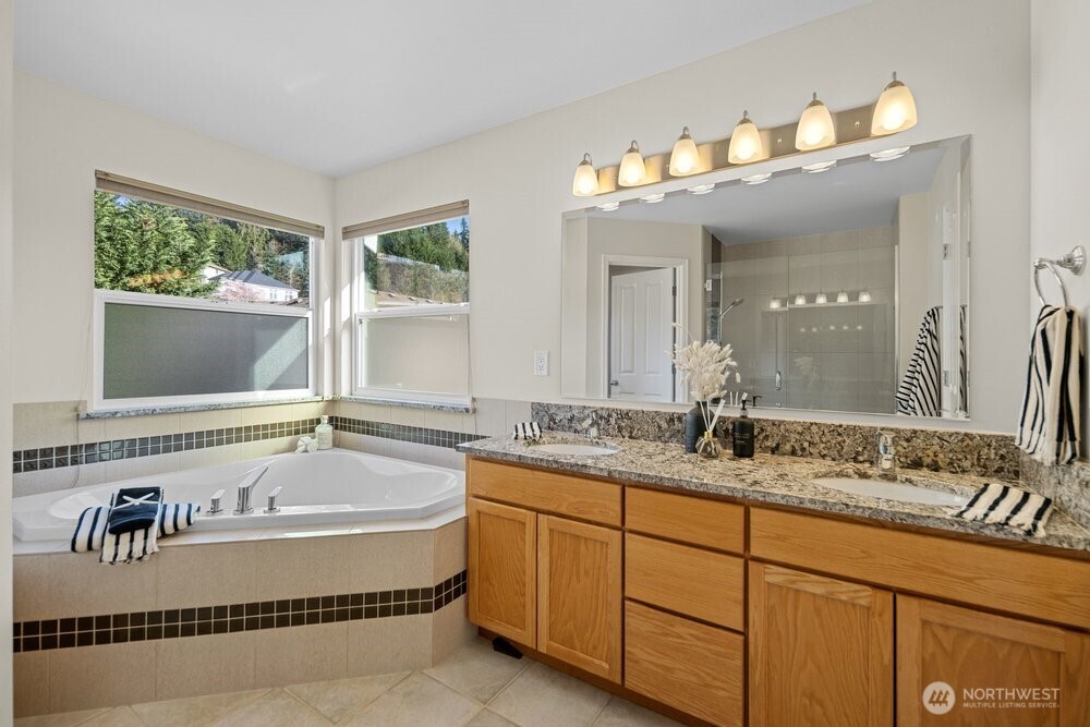 19811 13th Place W, Lynnwood, WA 98036