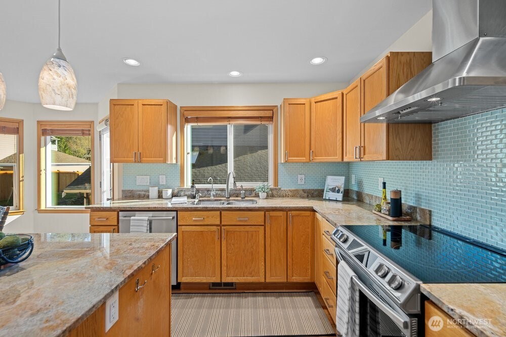 19811 13th Place W, Lynnwood, WA 98036