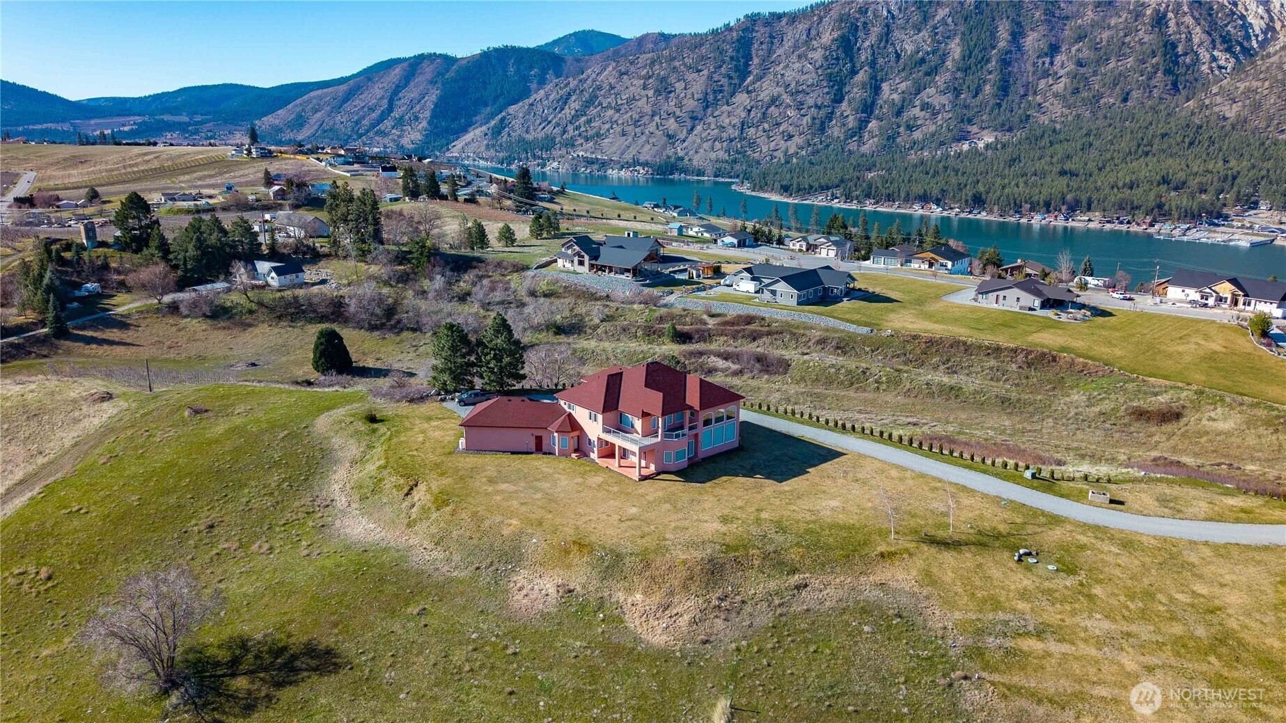 555 Loop Avenue , Manson, WA 98831