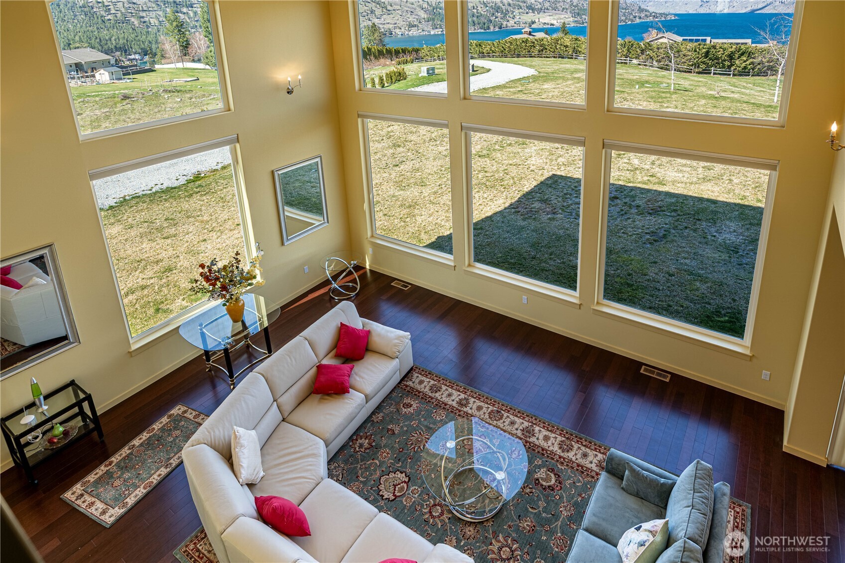 555 Loop Avenue , Manson, WA 98831