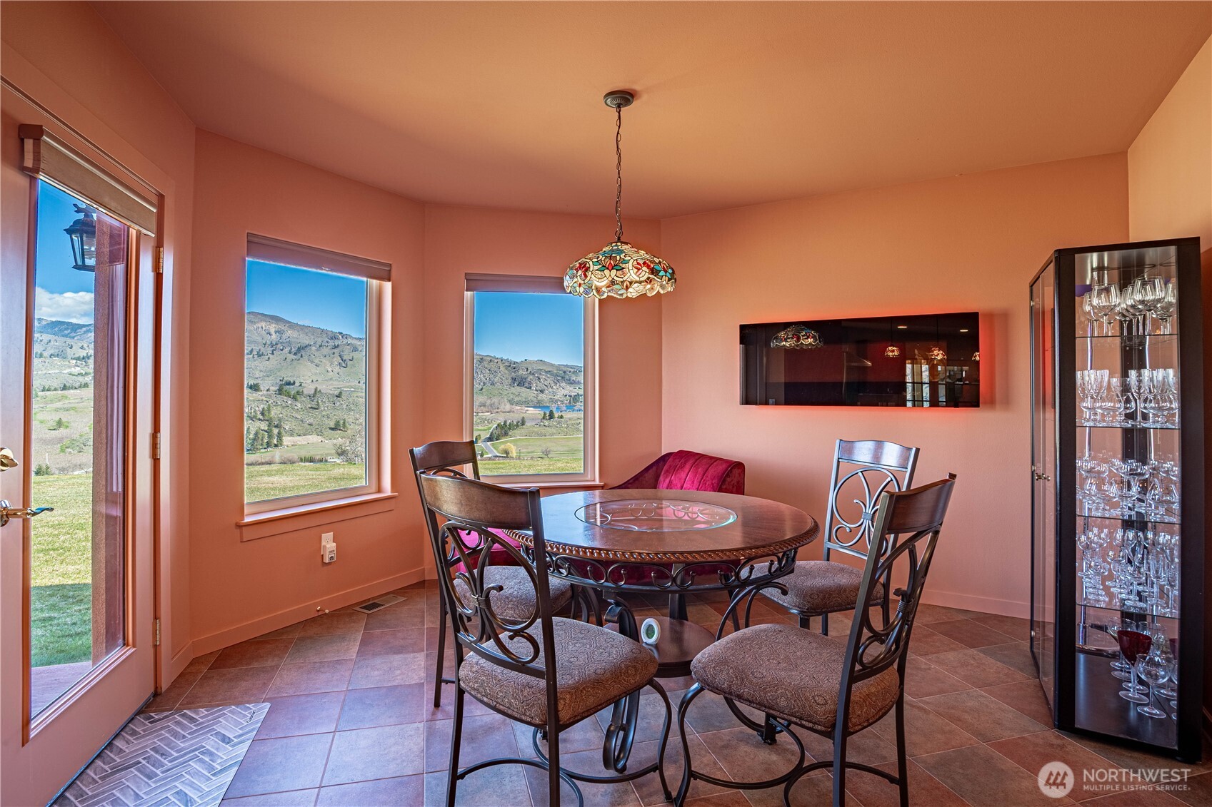 555 Loop Avenue , Manson, WA 98831