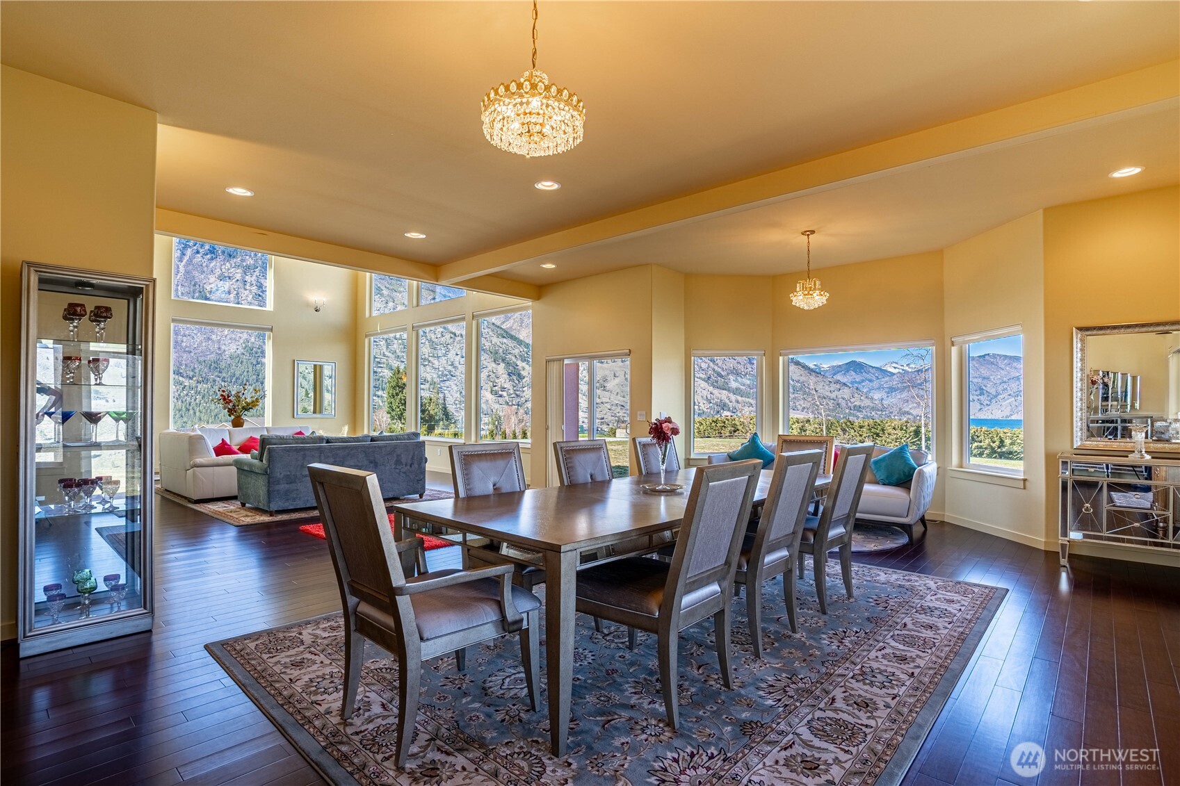 555 Loop Avenue , Manson, WA 98831