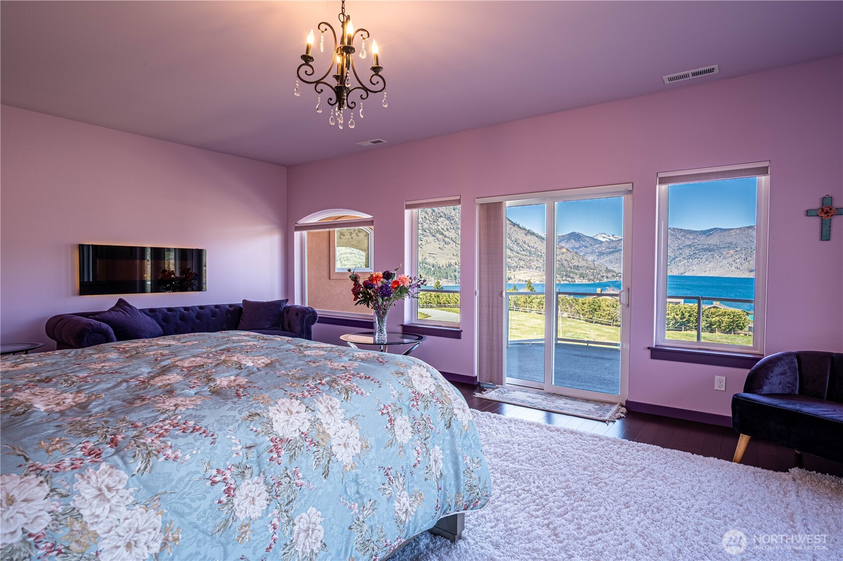 555 Loop Avenue , Manson, WA 98831