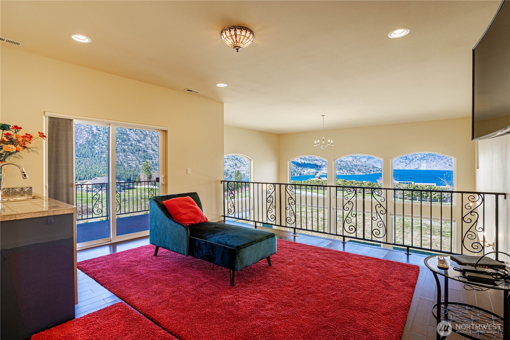 555 Loop Avenue , Manson, WA 98831