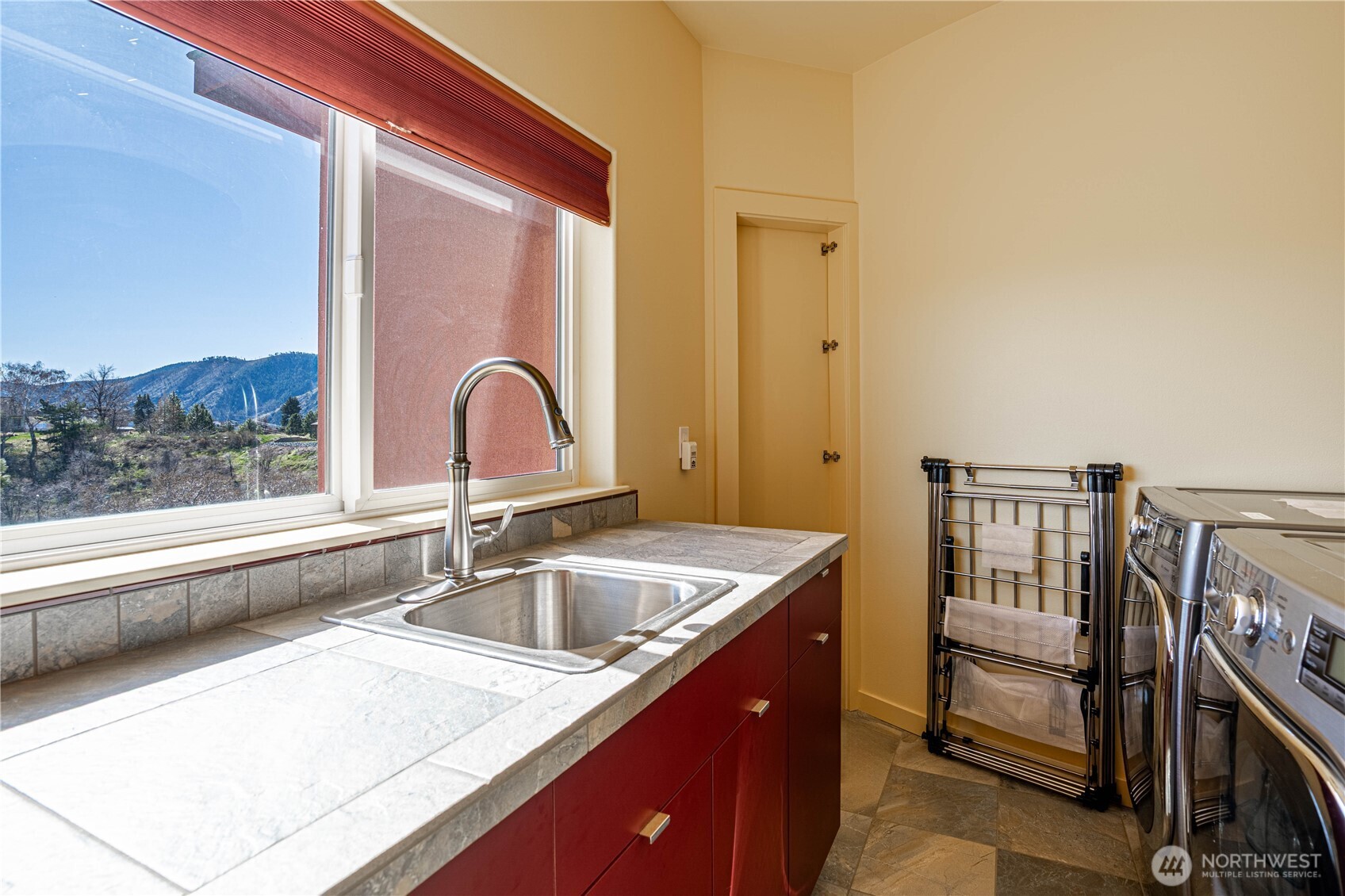 555 Loop Avenue , Manson, WA 98831