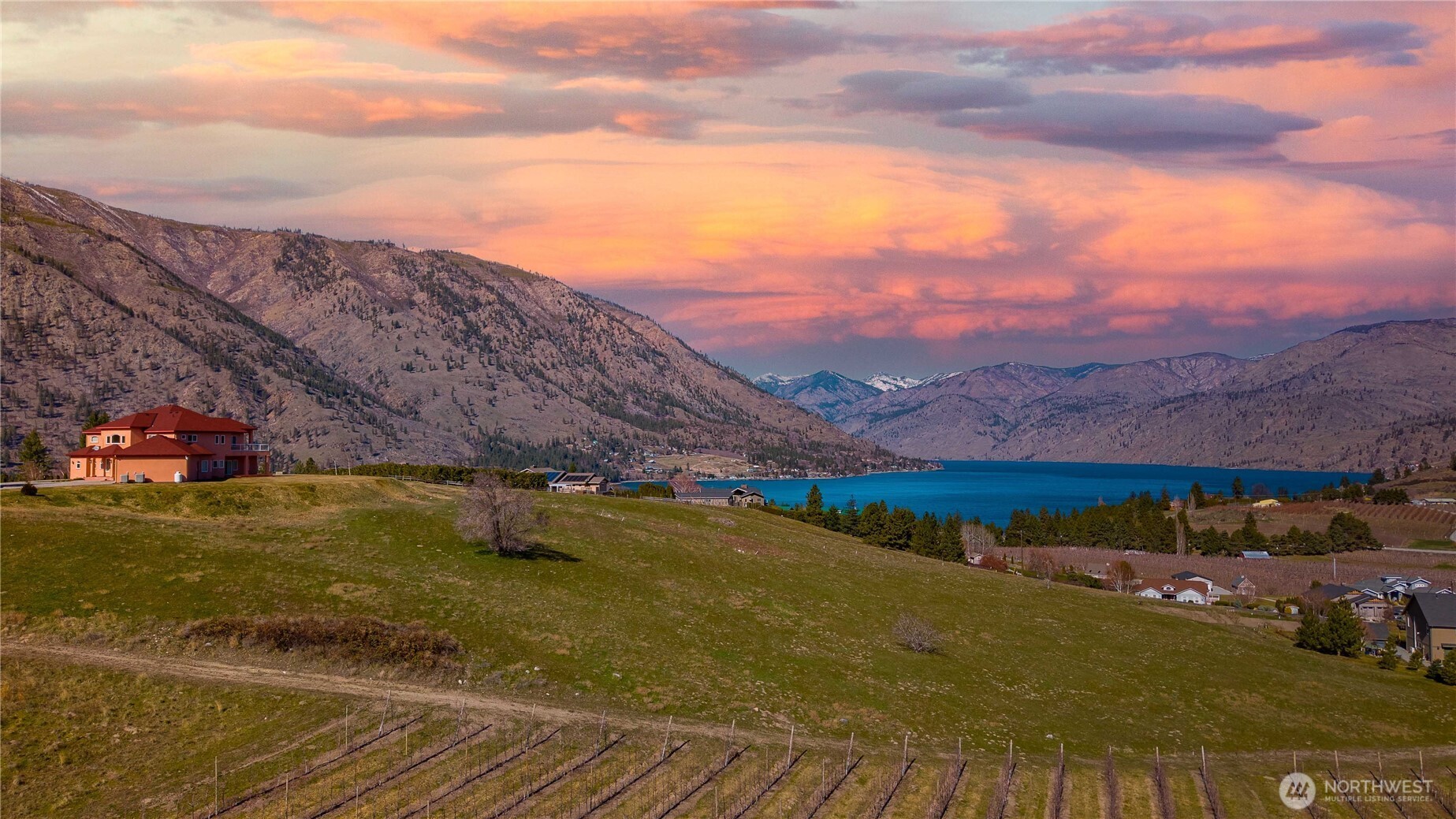 555 Loop Avenue , Manson, WA 98831