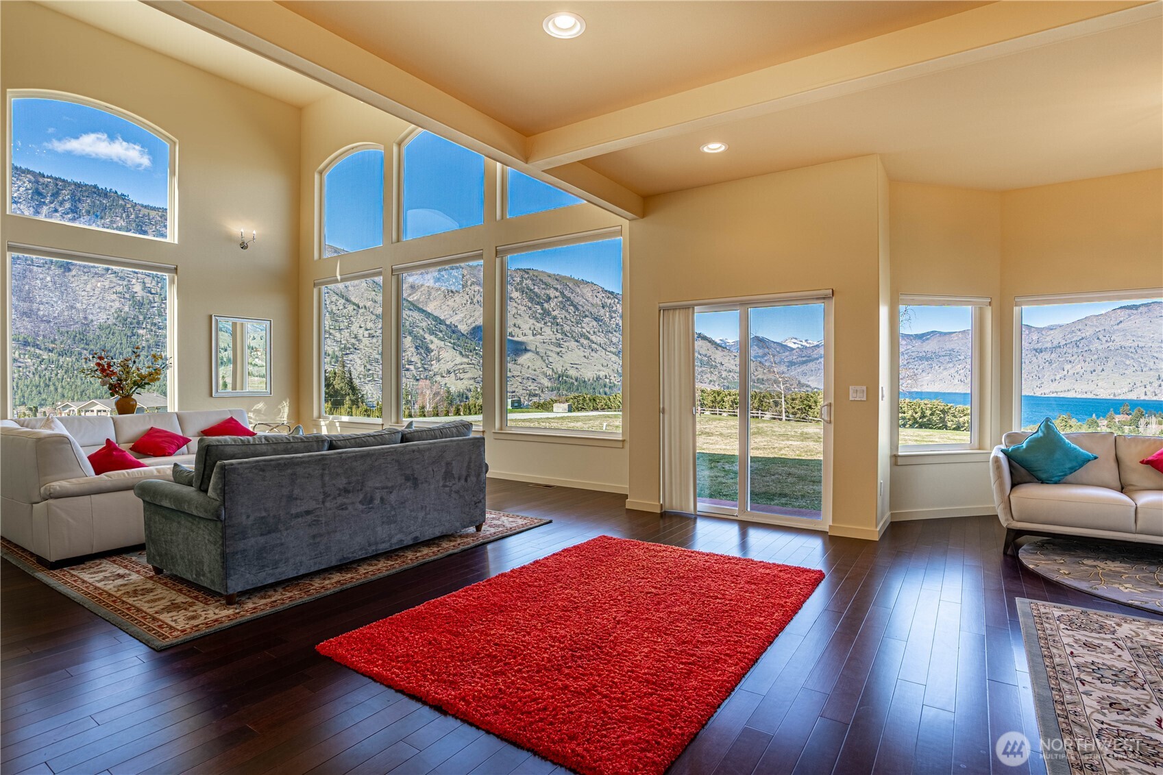 555 Loop Avenue , Manson, WA 98831