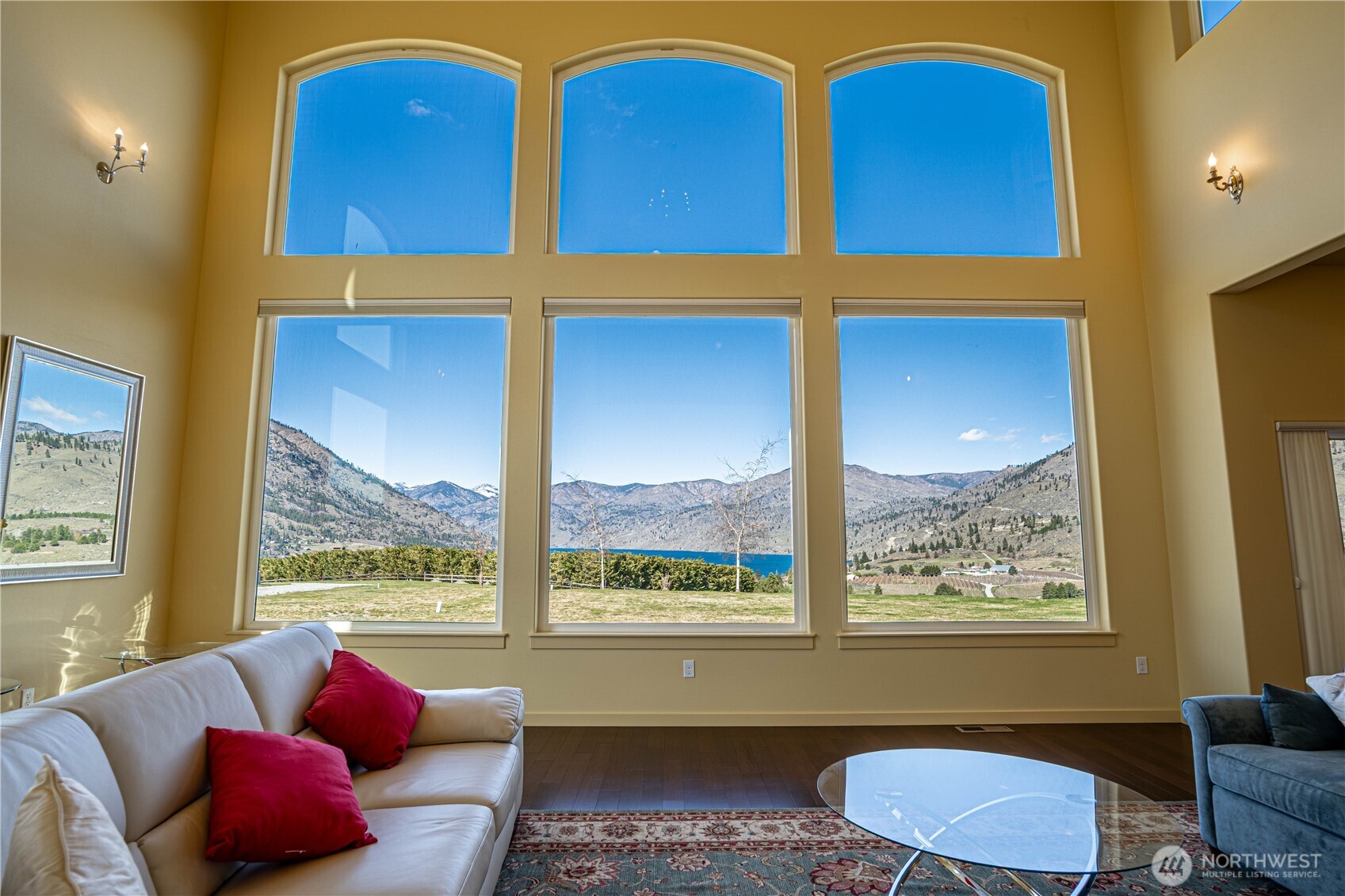 555 Loop Avenue , Manson, WA 98831