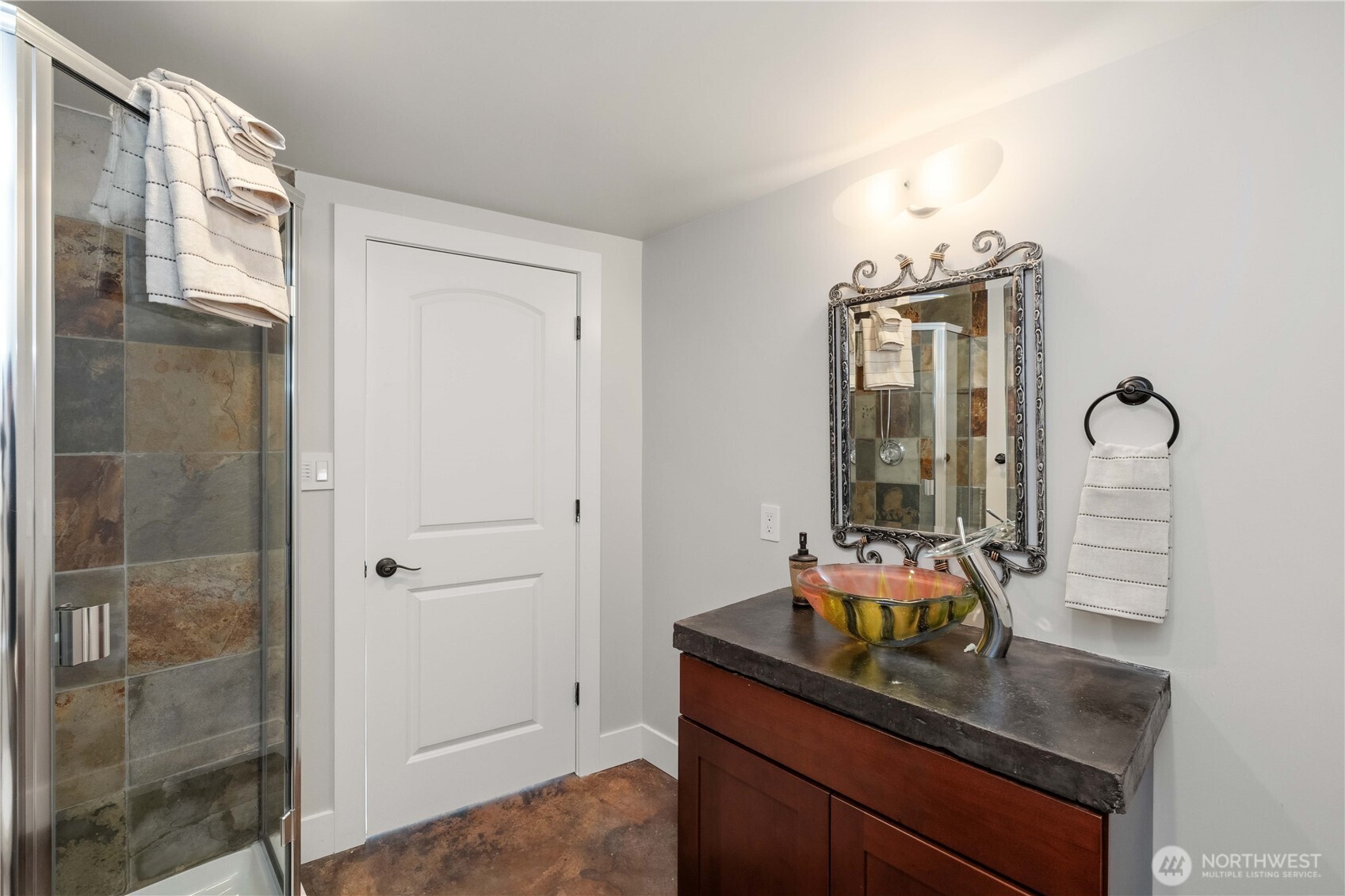 17714 SE 40th Place , Bellevue, WA 98008