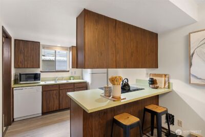 9545 Interlake Avenue N, Seattle, WA 98103 - Photo 11