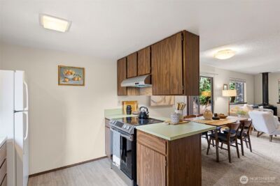 9545 Interlake Avenue N, Seattle, WA 98103 - Photo 12