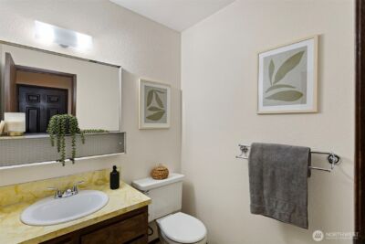 9545 Interlake Avenue N, Seattle, WA 98103 - Photo 18