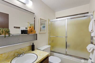 9545 Interlake Avenue N, Seattle, WA 98103 - Photo 22