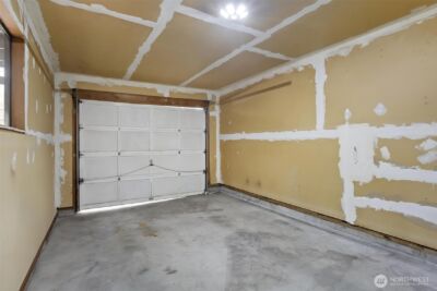 9545 Interlake Avenue N, Seattle, WA 98103 - Photo 29