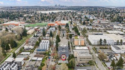 9545 Interlake Avenue N, Seattle, WA 98103 - Photo 32