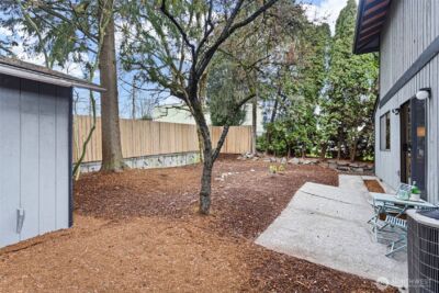 9545 Interlake Avenue N, Seattle, WA 98103 - Photo 9