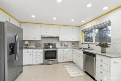 18930 66th Place W, Lynnwood, WA 98036 - Photo 4