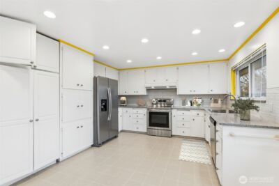 18930 66th Place W, Lynnwood, WA 98036 - Photo 5