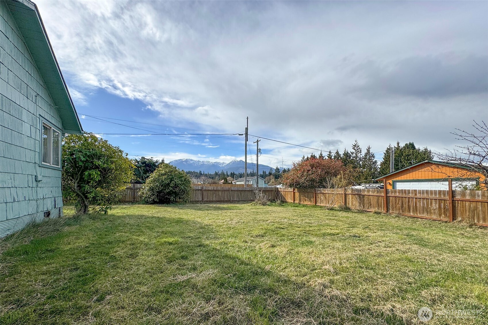 2367 E Fourth Avenue , Port Angeles, WA 98362