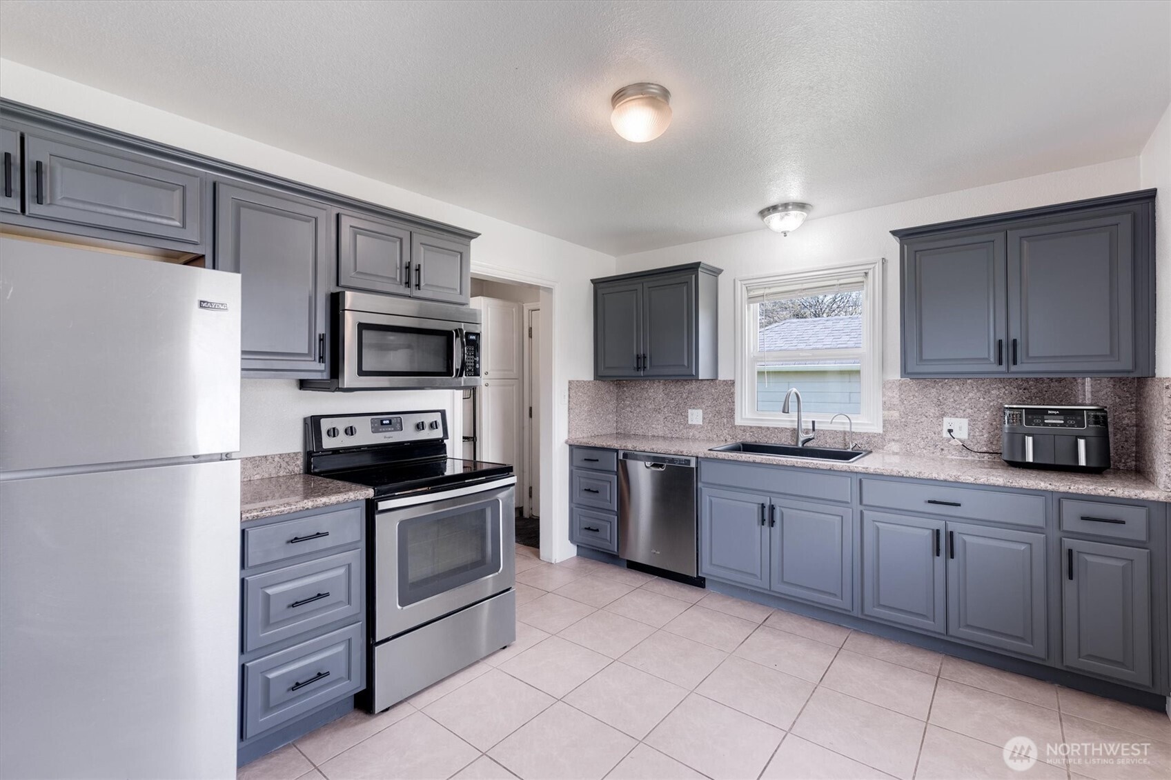 835 20th Avenue , Longview, WA 98632