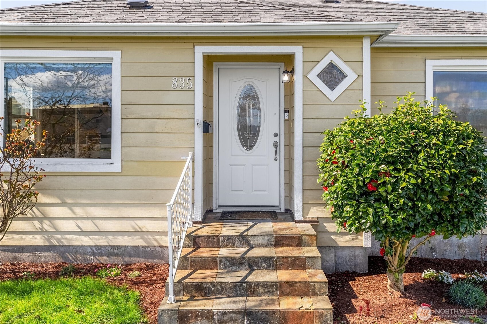 835 20th Avenue , Longview, WA 98632