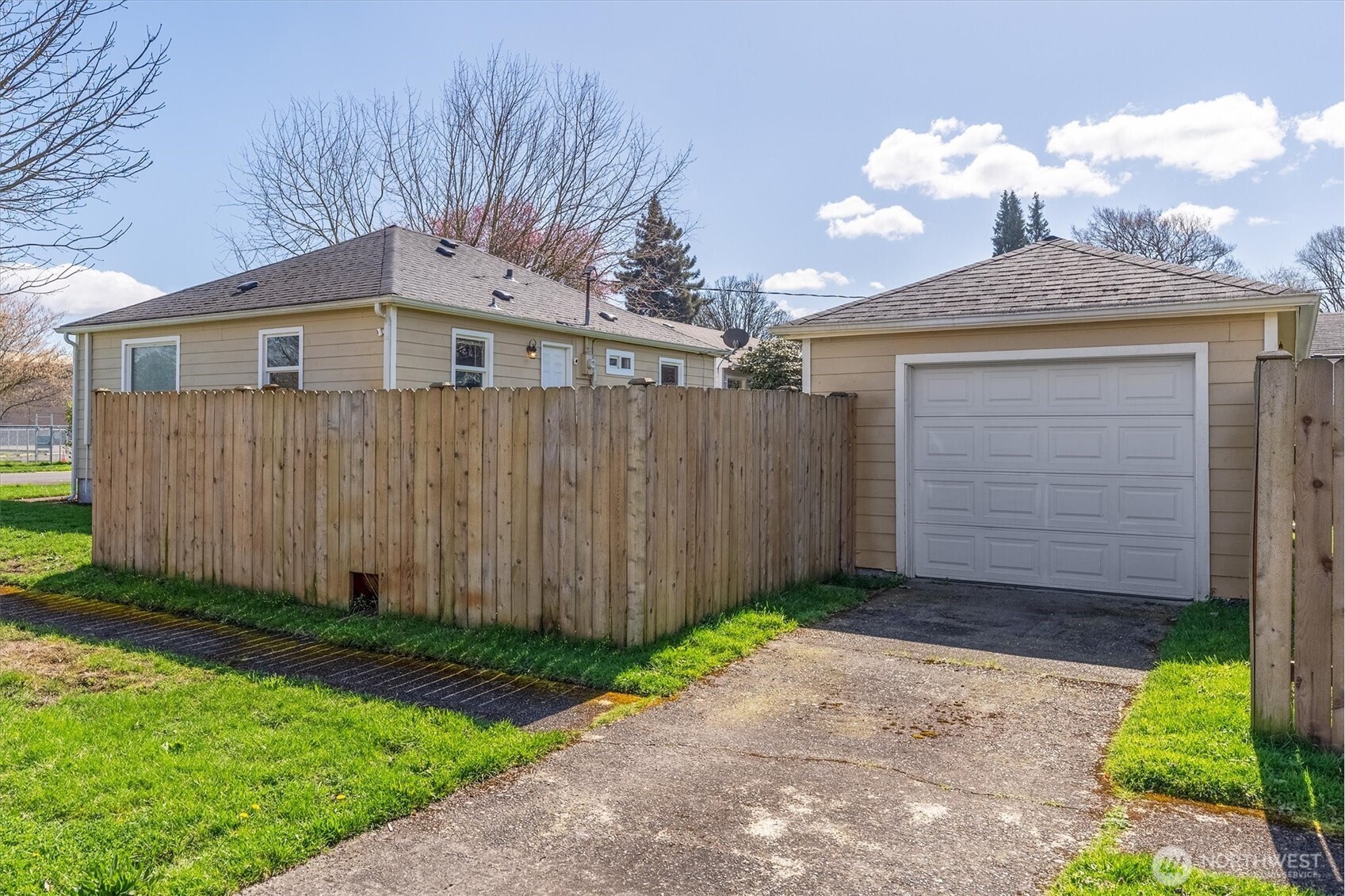 835 20th Avenue , Longview, WA 98632