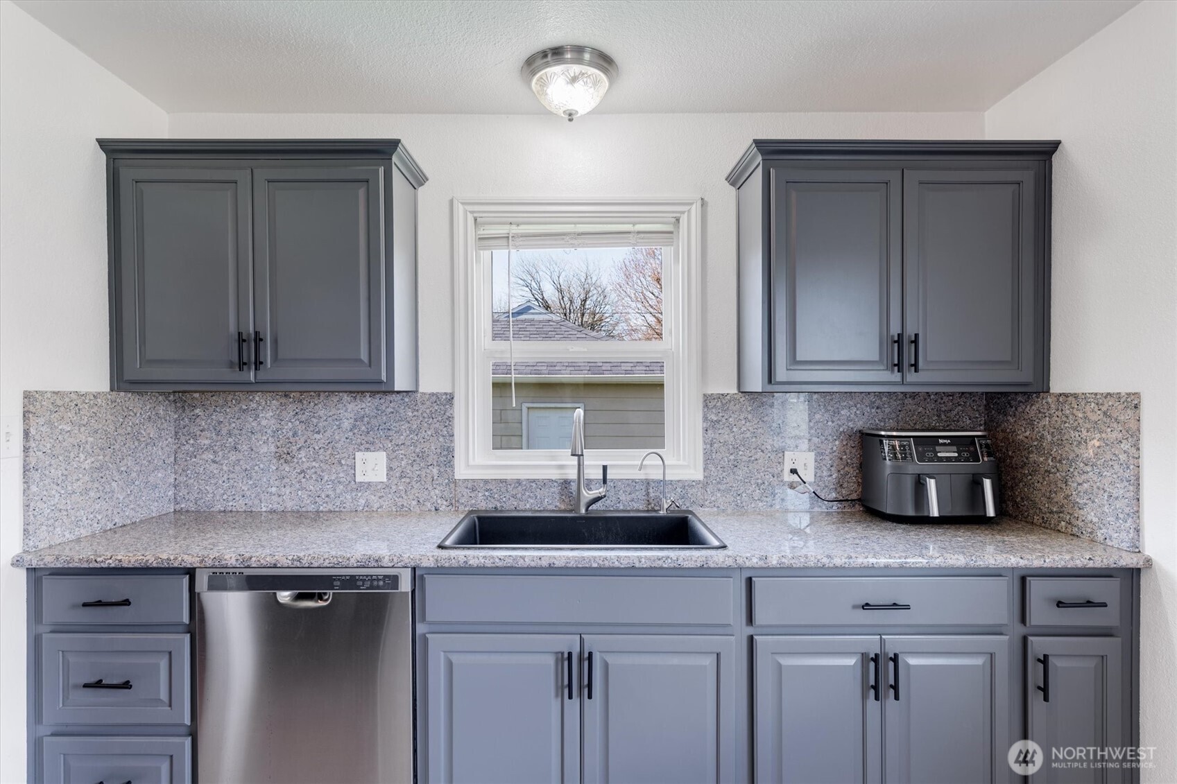 835 20th Avenue , Longview, WA 98632