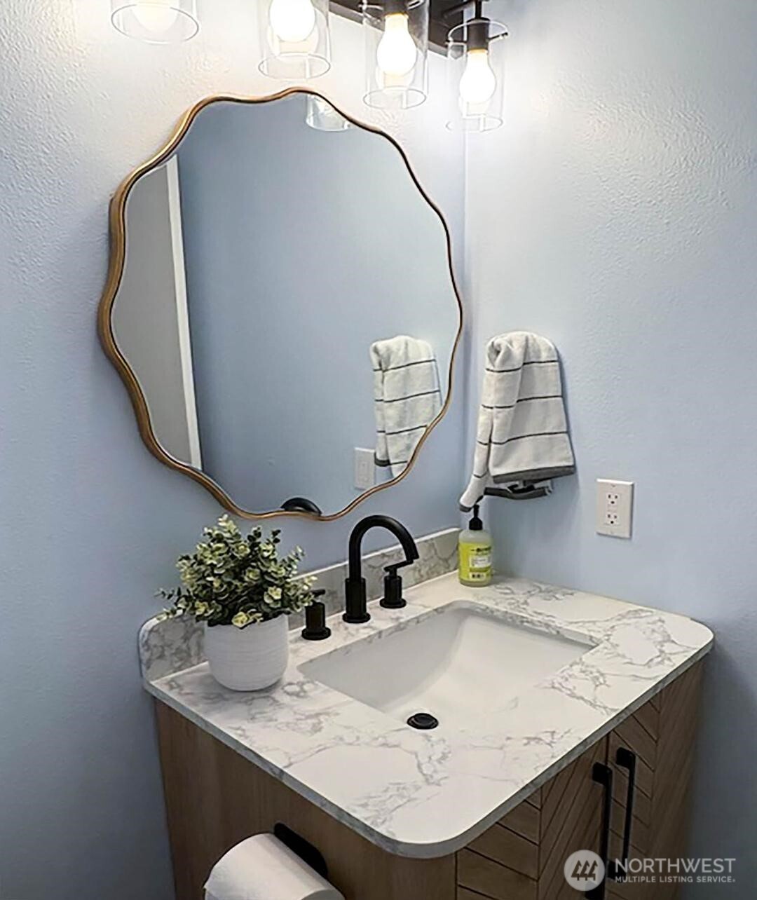 19620 80th Avenue W #G, Edmonds, WA 98026