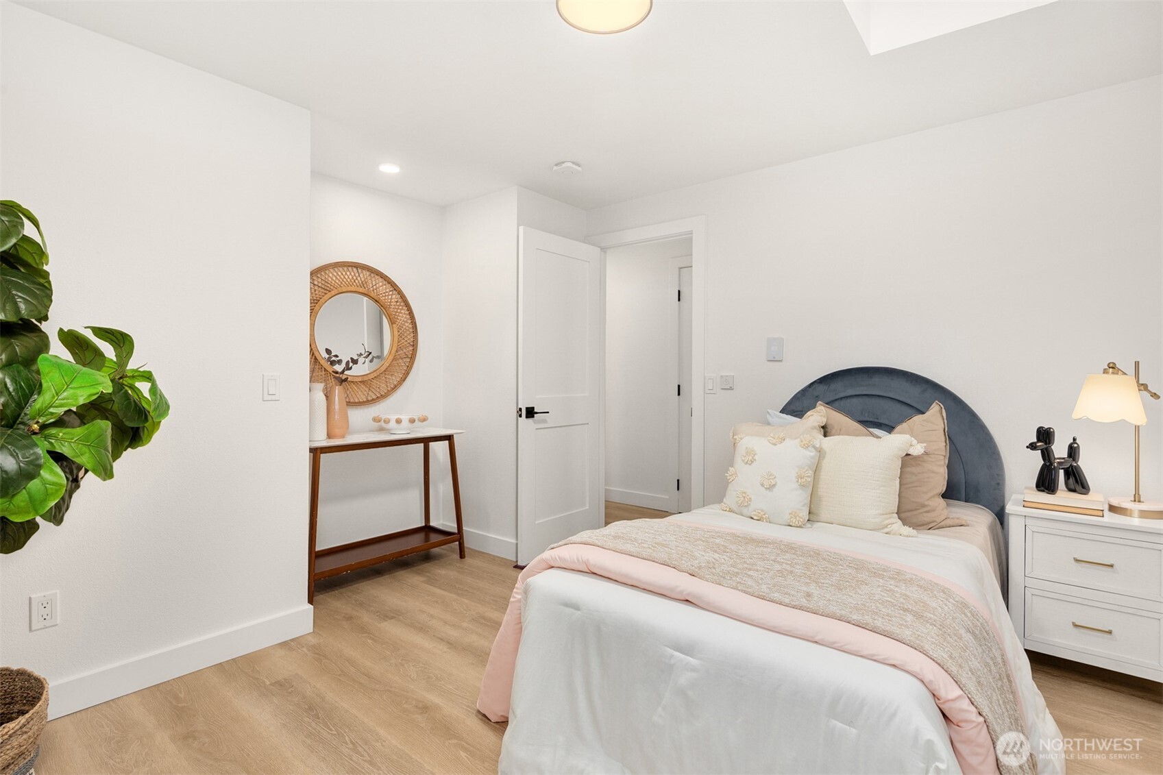 1513 3rd Place , Kirkland, WA 98033