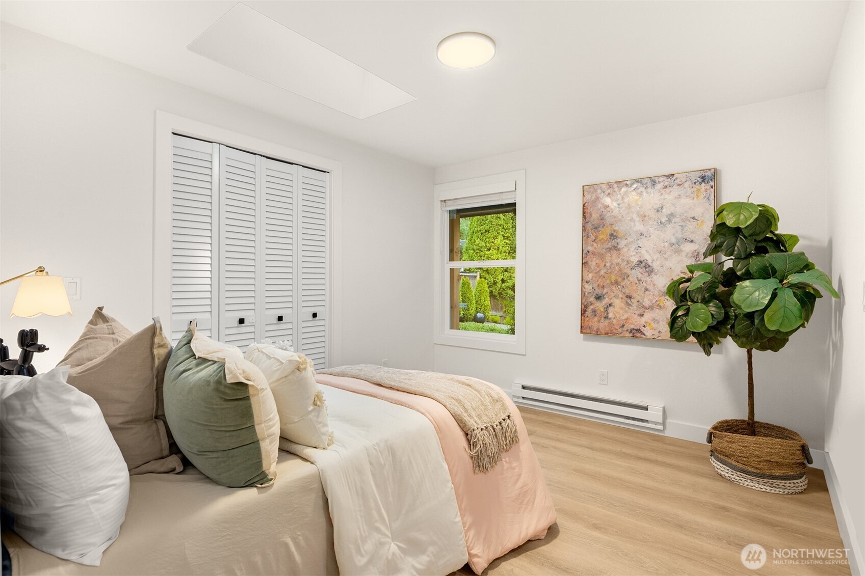 1513 3rd Place , Kirkland, WA 98033