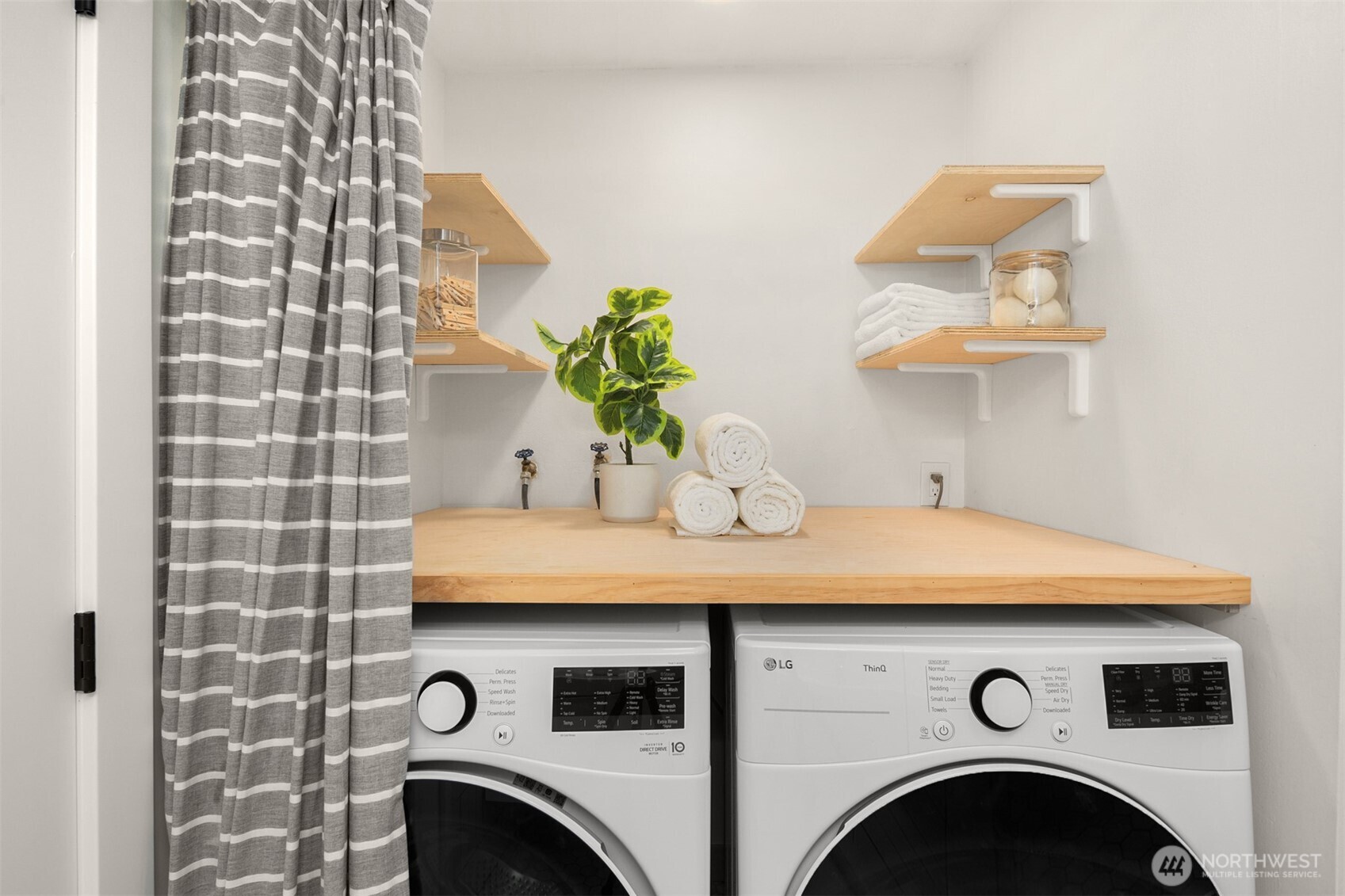 1513 3rd Place , Kirkland, WA 98033