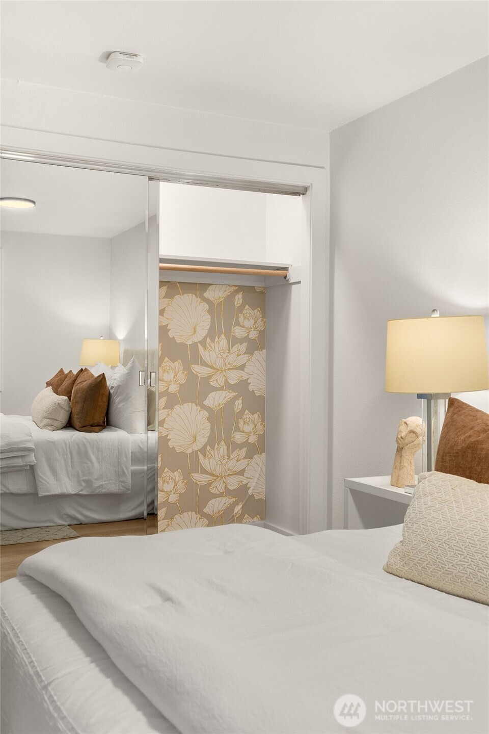 1513 3rd Place , Kirkland, WA 98033